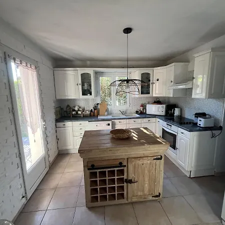 Holiday home Confortable With Pool 4br 6-8 People *