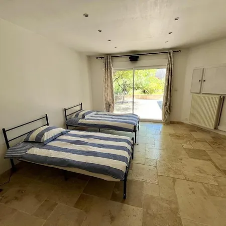 Confortable With Pool 4br 6-8 People Holiday home